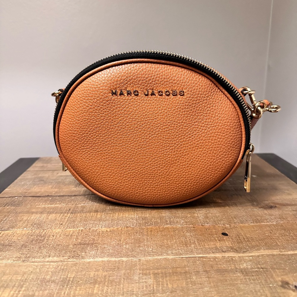 Marc Jacobs Rewind Oval Crossbody